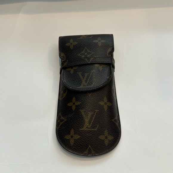 Louis Vuitton Accessories - Louis Vuitton Authentic Pre Owned Monogram Etui a Lunettes Rabat Glasses Case.